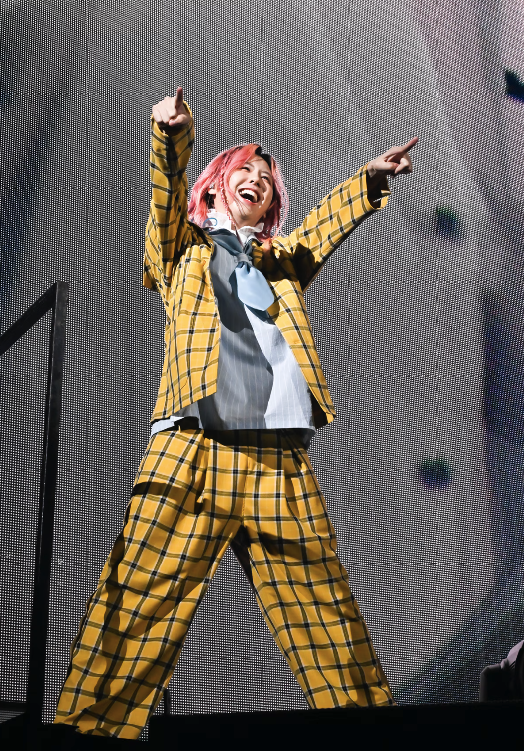 藤沢涼架のライブ時の画像　音楽ナタリーより