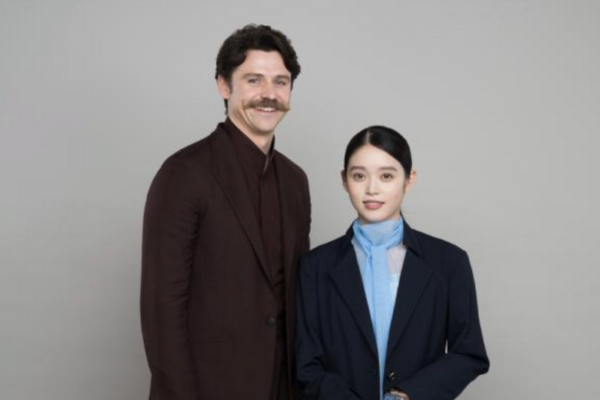 トミー・バストウさん（左）と高石あかり（右）さんの画像