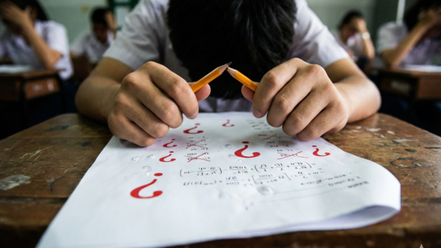 試験が難しいイメージ画像